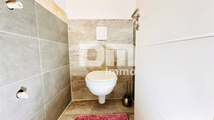 Umfassend saniertes Ein- Zweifamilienhaus auf großem Grundstück in Traumlage - WE1 Linker Gebäudeteil Gäste WC